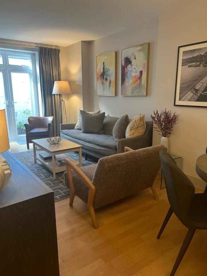 Apartament 2 Bedroom Just Off Kings Road Londra