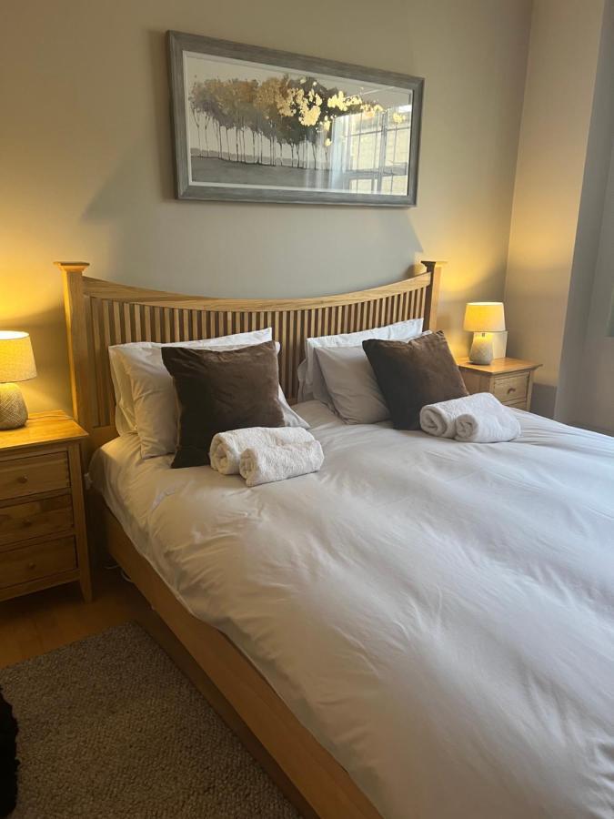 2 Bedroom Just Off Kings Road * Londra